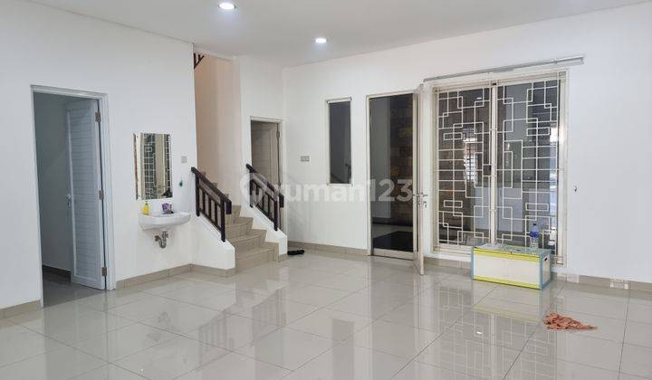 Disewakan Rumah Bagus Rapi Siap Huni di Puri Mansion Full Renovasi  2