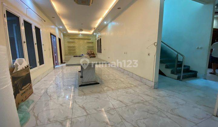 Disewakan rumah 3 lantai di alam sutera tangerang  2