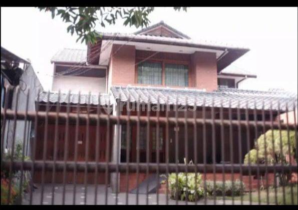 Rumah lama terawat sayap dago dekat gedung sate 2