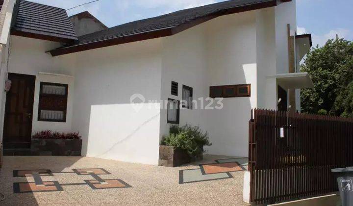 Rumah Minimalis Modern Mewah di Villa Gunung Lestari Jombang 2