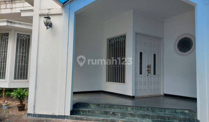 Dijual Rumah kawasan elit posisi hoek dekat Senayan City, Jakarta Selatan  2