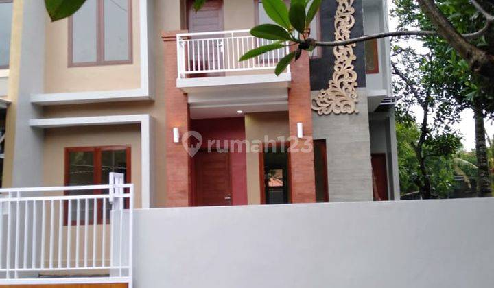 MODERN MINIMALIST HOUSE IN EAST SEKAR TUNJUNG GATSU 1