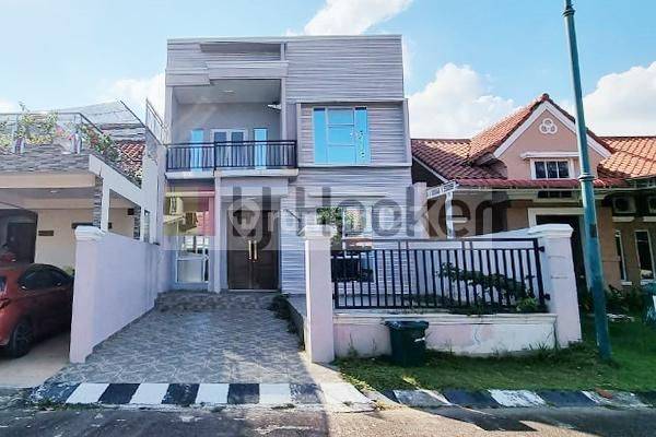 Beverly Park Rumah 2 Lantai Full Renovasi 1