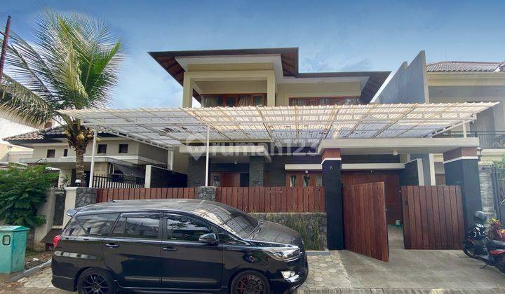 Rumah Araya Model Villa Ada Kolam Renang  1