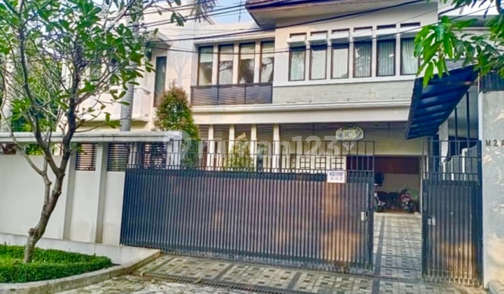 Stand Alone Minimalist House In Kemang area Ajh04031