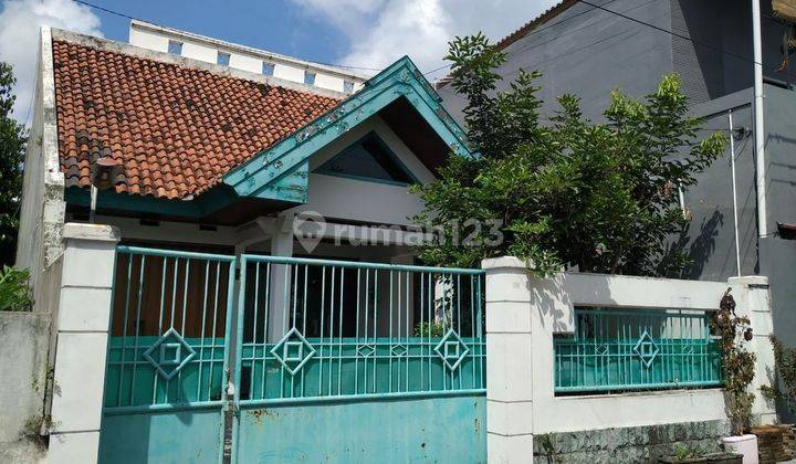 Rumah Manahan Solo Dengan Roof Top Lingkungan Aman Nyaman 1