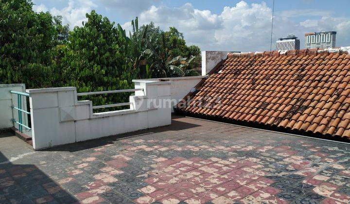 Rumah Manahan Solo Dengan Roof Top Lingkungan Aman Nyaman 2