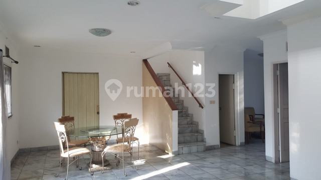 rumah asri, strategis, tengah kota, rapih terawat, dekat taman kota 1 taman giri loka bsd city 2