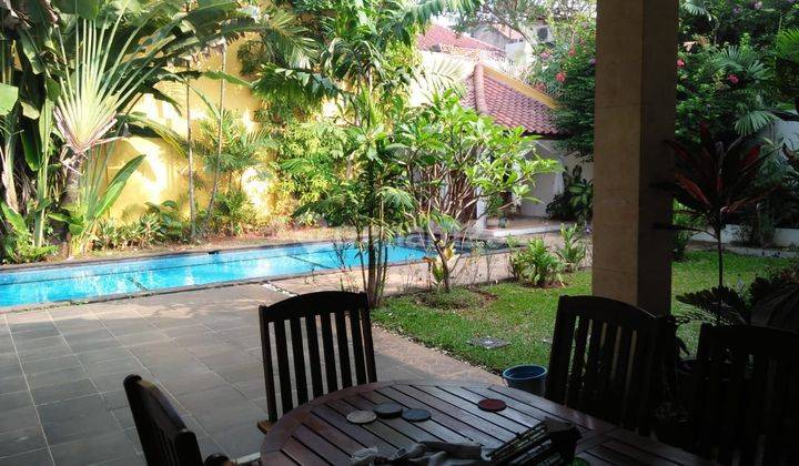 Rumah kemang backyard pool luas 2