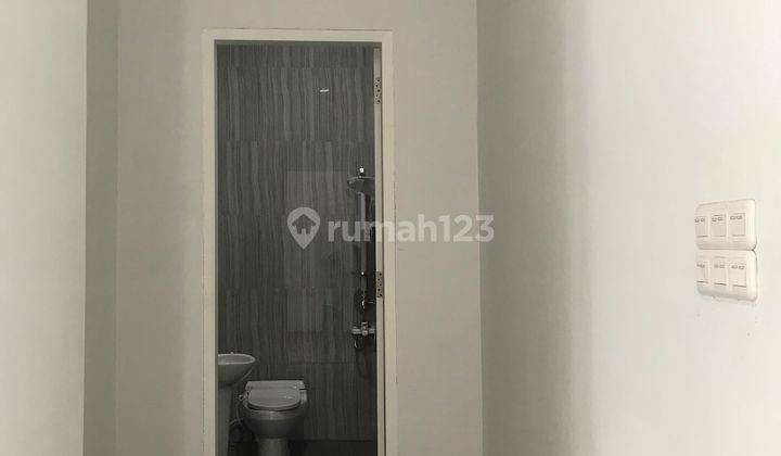 Rumah 2 Lantai , Brand New Unfurnished , Shm, Lokasi Strategis , Jakarta Pusat  2