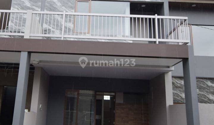 Di jual rumah baru di taman holis indah 1