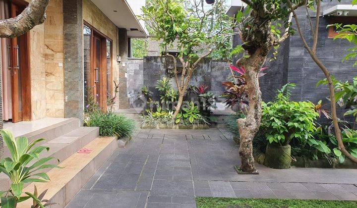 Di jual Rumah semi  Villa 2