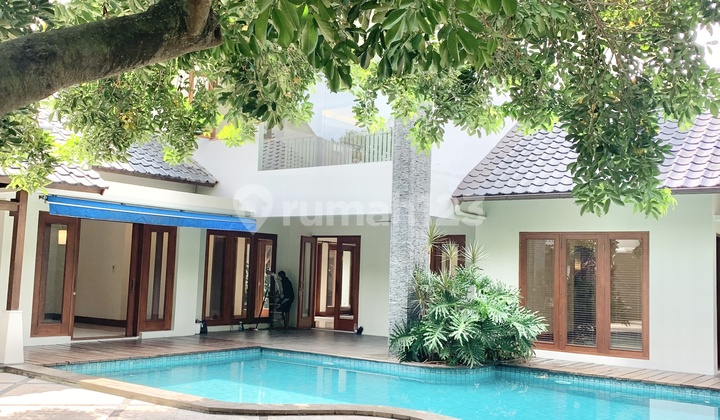 Rumah Tropical dengan Taman Luas di Cilandak Ajh02017