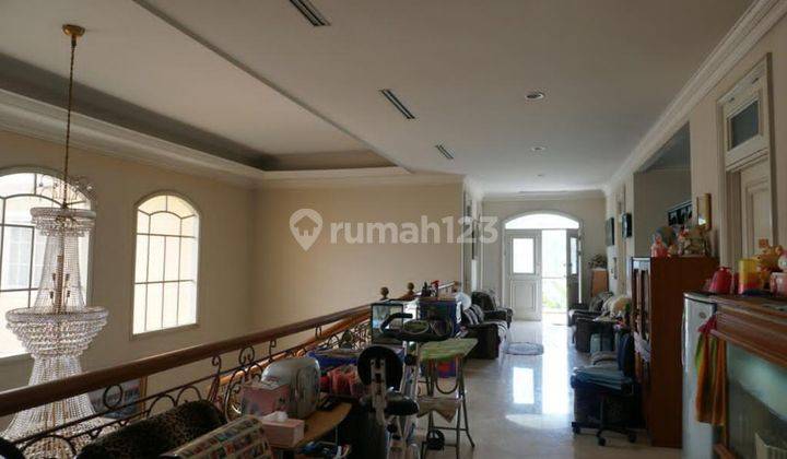 Dijual Rumah di Kuningan, Model Classic Lokasi Premium  2