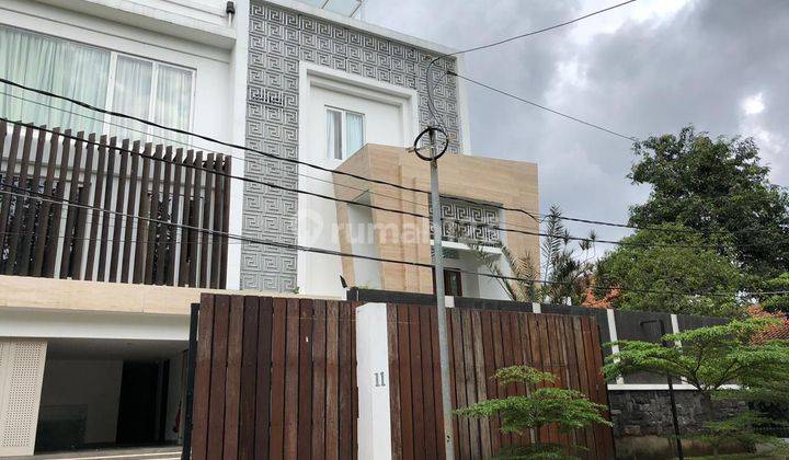 Di Jual Rumah Mewah ada Kolam Renang di Kemang Jakarta Selatan 1