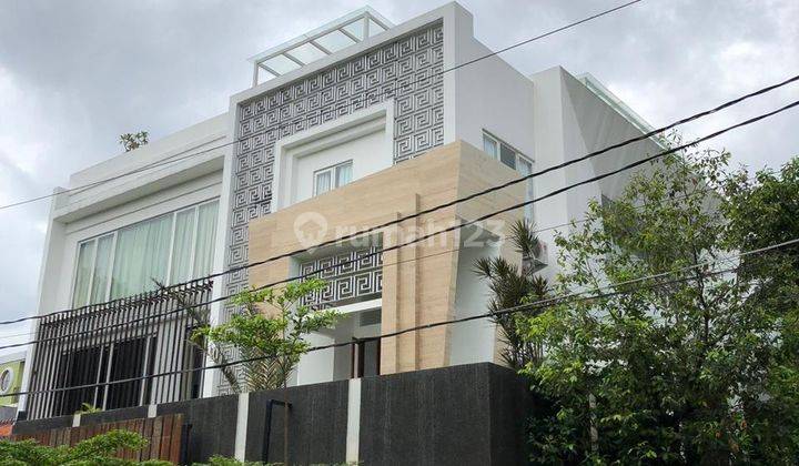 Di Jual Rumah Mewah ada Kolam Renang di Kemang Jakarta Selatan 2