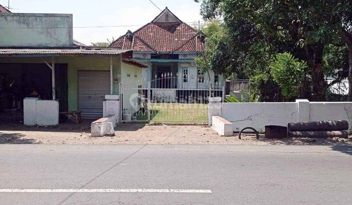 Rumah di Jl. Merdeka, Mojowarno - Jombang, Halaman Luas, Nol Jalan Raya 1