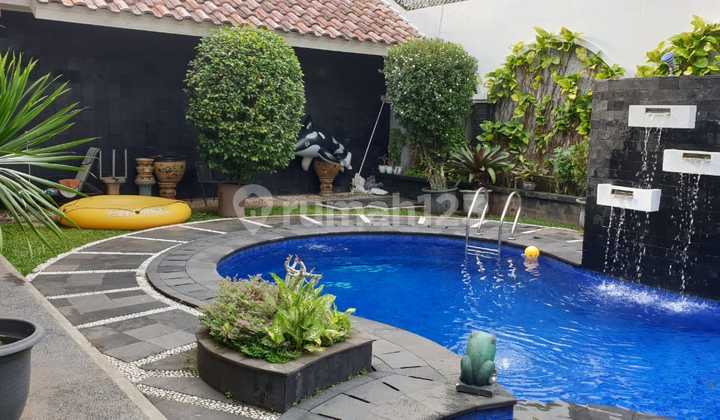 House with Pool and Garden BSD City House with Pool and Garden BSD City