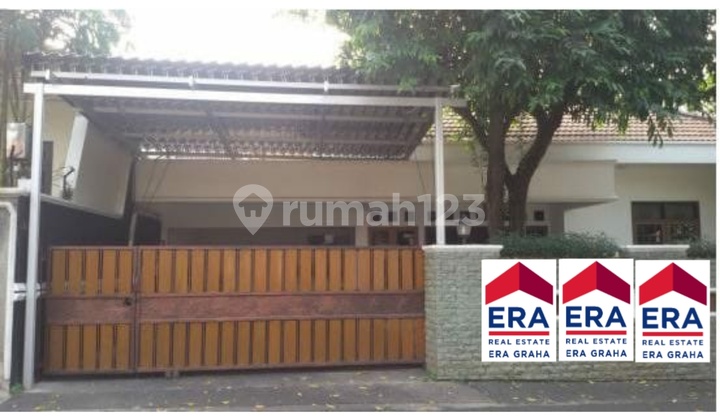 Lay out lega, sirkulasi udara bagus, taman belakang luas,