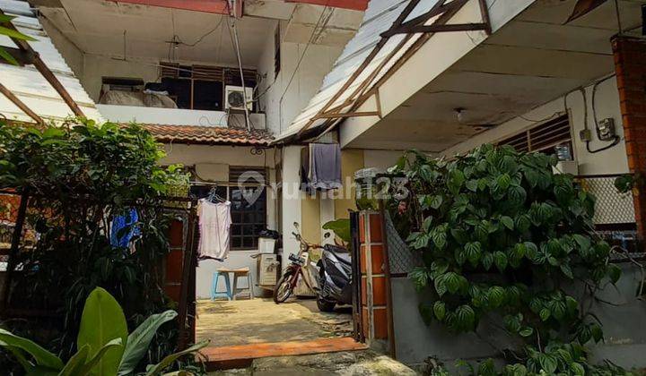 Rumah Tua yang berlokasi Jakarta Selatan bagus dengan lokasi mudah dijangkau 2