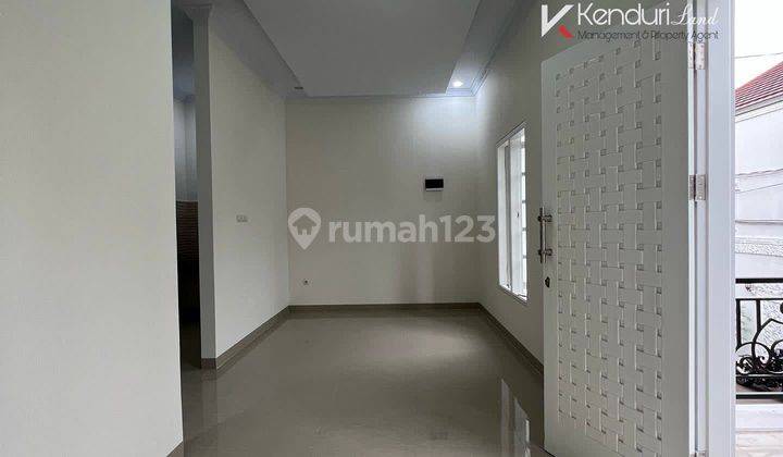 Rumah 3 lantai mewah dalam Cluster akses pinggir jalan raya  2