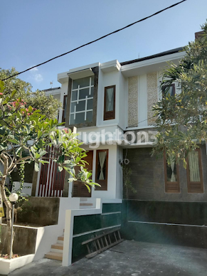 RUMAH MODERN 2 LANTAI LINGKUNGAN ONE GATE SYSTEM