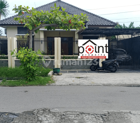 rumah luas strategis jajar laweyan surakarta 1