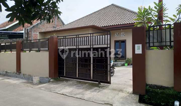 Rumah Second Bagus Dekat Luwes Gentan (ER/AT)