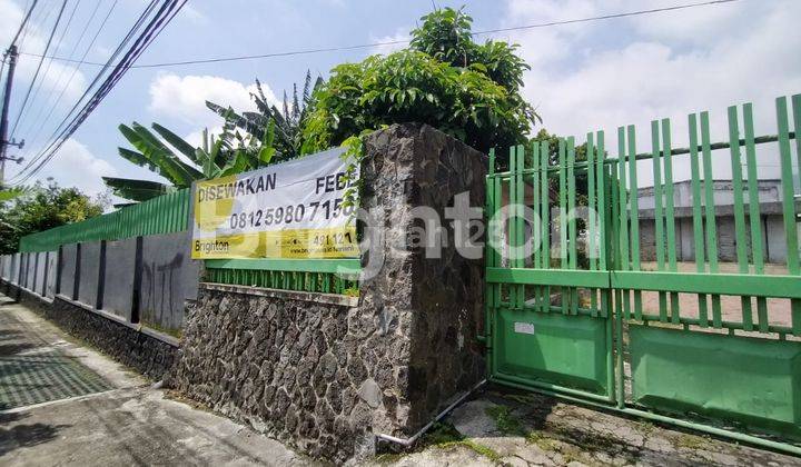 Rumah dan  Gudangnya  Di Among Tani  Depan Balai Kota Batu 1