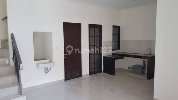 Rumah Hook Cantik Siap Huni, Harga Murah di Green Village, Tangerang 2