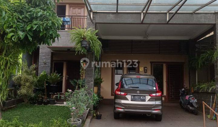 Dijual rumah 2,5 lantai siap huni di dalam cluster graha fedora 1