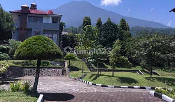 A beautiful villa in a good area at gunung Salak 1