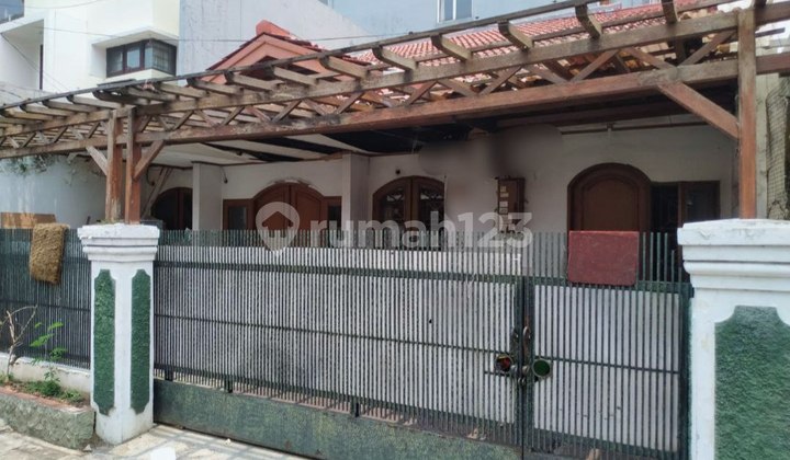 HOUSE FOR QUICK SALE IN MENTENG, CENTRAL JAKARTA 1