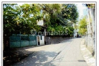 Charming house in a strategic location, suitable for offices and residential homes. Charming house in a strategic location, suitable for offices and residential homes.
