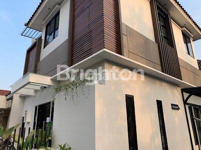 Rumah Rapi Kolam Renang Taman Bromo Lippo Karawaci 1