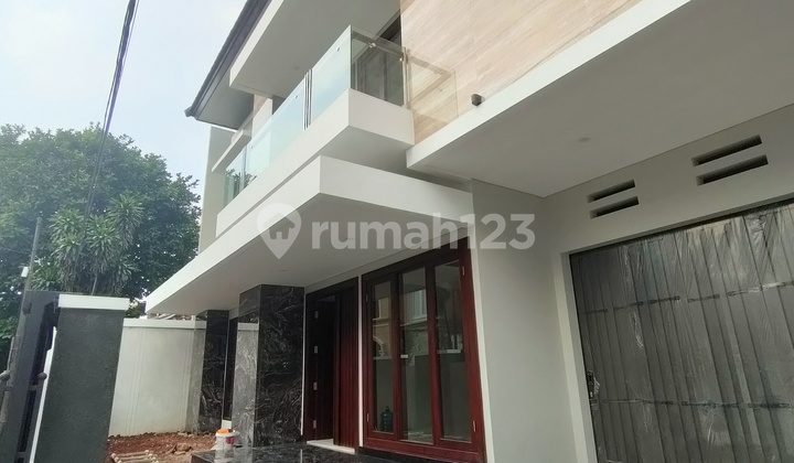 Radio Dalam, Rumah Baru 290/250