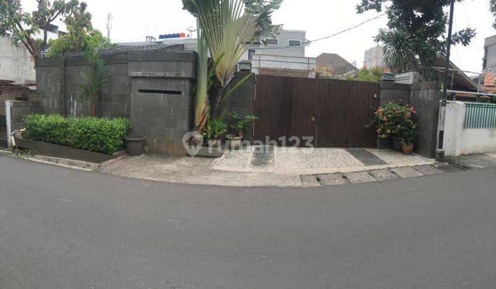 Rumah ada kolam renang Cipete.  1