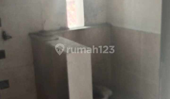 Jual rumah butuh renovasi di tengah kota 2