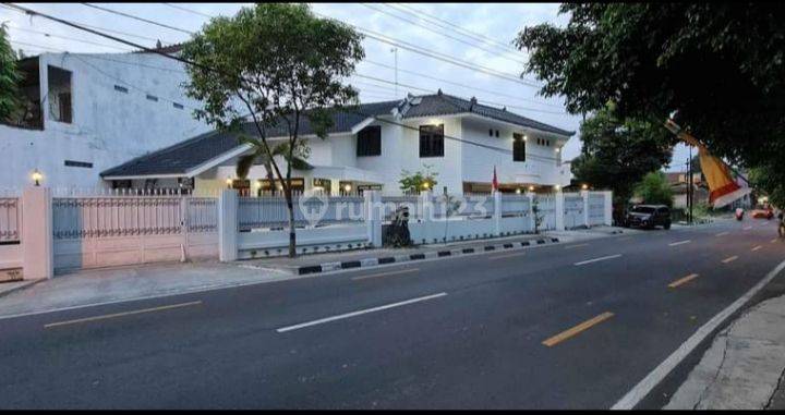 Dijual  Rumah mangku Jalan utama Aspal  Jl. Raya Veteran 76-78 Yogyakarta (KODYA) bonus ruko 2 lantai 1