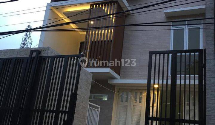 Rumah 3 Lantai Swimming Pool Kebon Jeruk Jakarta Barat 1