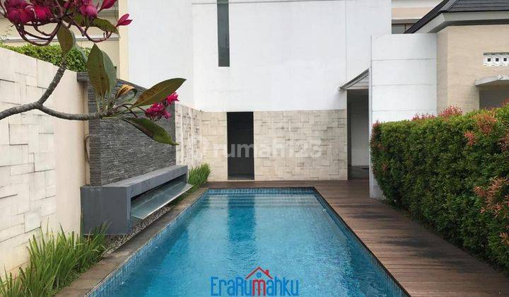 Rumah 2 Lantai Tropical Modern Ada Pool di Menteng, Jakarta Pusat 1