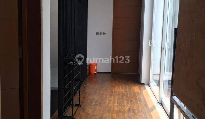 Rumah 2lt, Pool, Furnished, Dalam Townhouse di Permata Hijau Raya 2