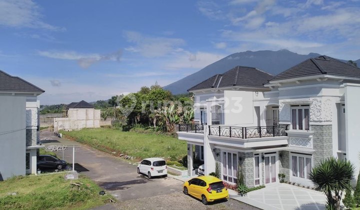Beautiful house 5 minutes from Cipanas Presidential Palace, Cianjur. Beautiful house 5 minutes from Cipanas Presidential Palace, Cianjur.