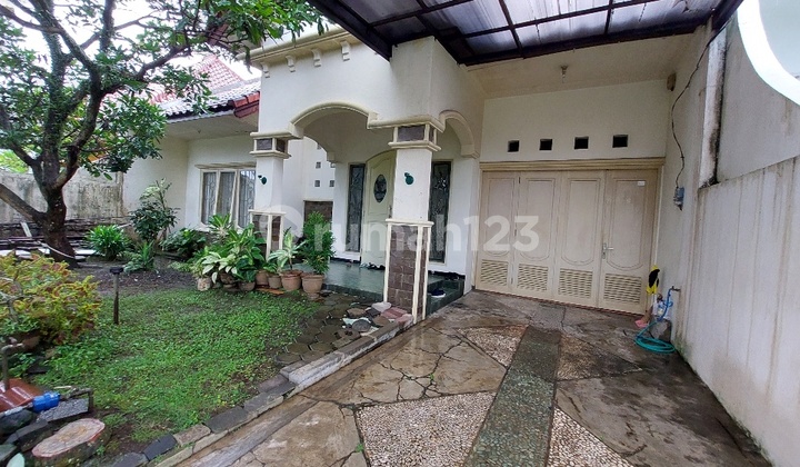 A charming house on the main road of Araya housing estate, very attractive price, move-in ready condition. 1