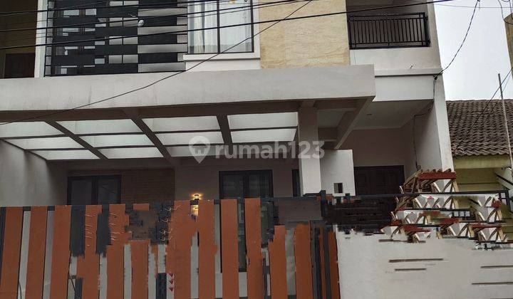 Rumah Bangunan Modern. 4+1 Kamar Tidur 2