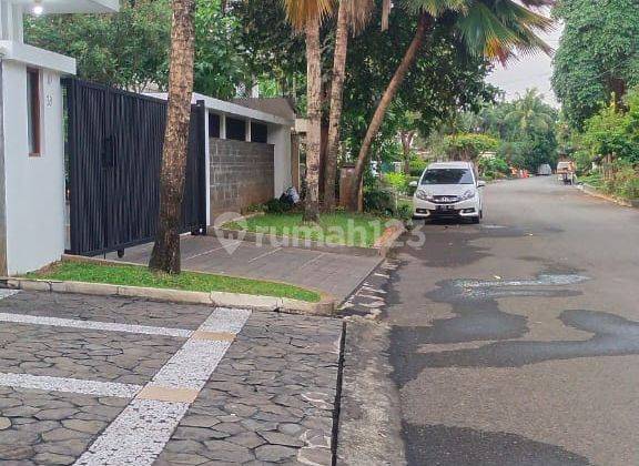 Rumah Mewah dan Besar Dalam Komplek  Pondok Indah 1