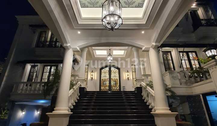 Rumah Mewah bergaya American Classic Modern, Fully furnishe lokasi di Kemang Jakarta Selatan. 2