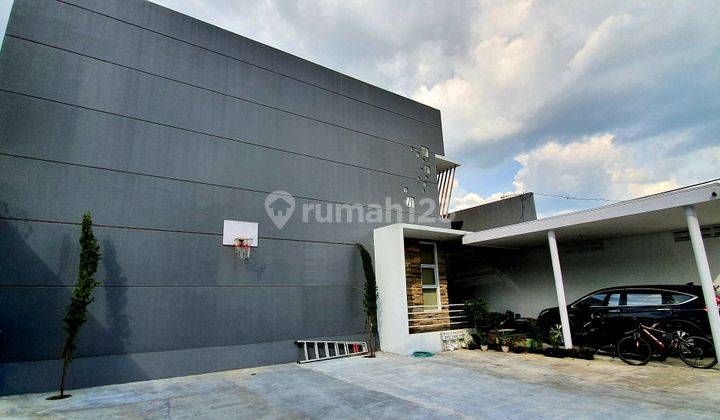 Rumah mewah 2 lantai modern solo 2