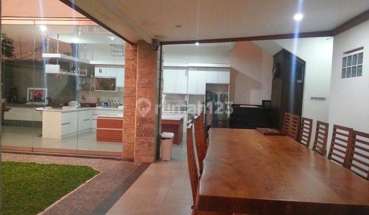 Jual Rumah Eklusif JL,Dago Maenroad,Dekat Hotel Jayakarta,Lokasi dekat BORMA DAGO ,5 Menit ke Kampus lTB,6Menit ke Rumah Sakit BROMEUS Harga Negosiasi  2