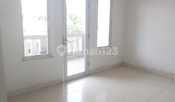 Rumah Sewa Besar Kota Wisata  2